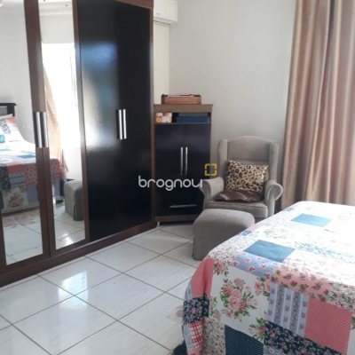 Casa com 200m², 3 quartos (sendo 1 suíte), 4 garagens, no bairro Cachoeira do Bom Jesus em Florianópolis