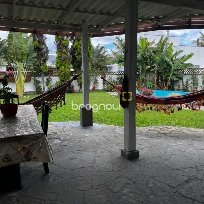 Casa com 200m², 3 quartos (sendo 1 suíte), 4 garagens, no bairro Cachoeira do Bom Jesus em Florianópolis