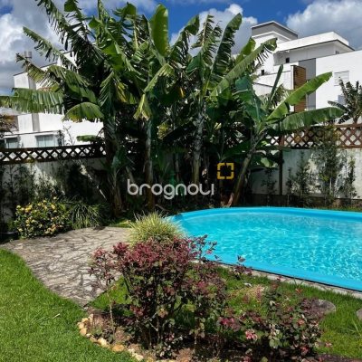 Casa com 200m², 3 quartos (sendo 1 suíte), 4 garagens, no bairro Cachoeira do Bom Jesus em Florianópolis