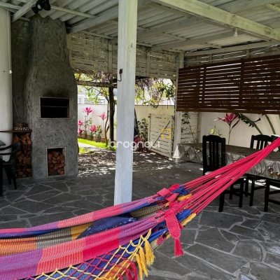 Casa com 200m², 3 quartos (sendo 1 suíte), 4 garagens, no bairro Cachoeira do Bom Jesus em Florianópolis