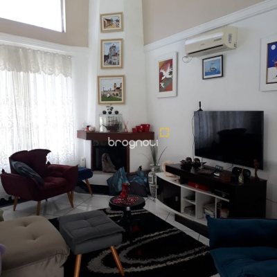 Casa com 200m², 3 quartos (sendo 1 suíte), 4 garagens, no bairro Cachoeira do Bom Jesus em Florianópolis