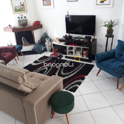 Casa com 200m², 3 quartos (sendo 1 suíte), 4 garagens, no bairro Cachoeira do Bom Jesus em Florianópolis