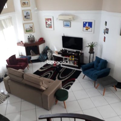 Casa com 200m², 3 quartos (sendo 1 suíte), 4 garagens, no bairro Cachoeira do Bom Jesus em Florianópolis