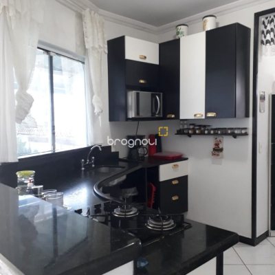 Casa com 200m², 3 quartos (sendo 1 suíte), 4 garagens, no bairro Cachoeira do Bom Jesus em Florianópolis