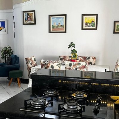 Casa com 200m², 3 quartos (sendo 1 suíte), 4 garagens, no bairro Cachoeira do Bom Jesus em Florianópolis