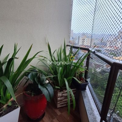 Apartamento com 58m², 2 quartos, 1 garagem, no bairro Barreiros em São José