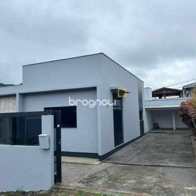 Casa com 110m², 2 quartos (sendo 1 suíte), 4 garagens, no bairro Rio Tavares em Florianópolis