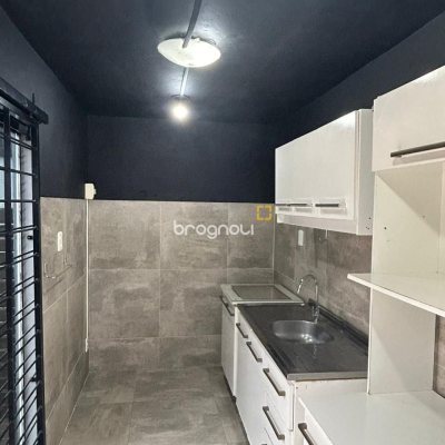 Casa com 110m², 2 quartos (sendo 1 suíte), 4 garagens, no bairro Rio Tavares em Florianópolis