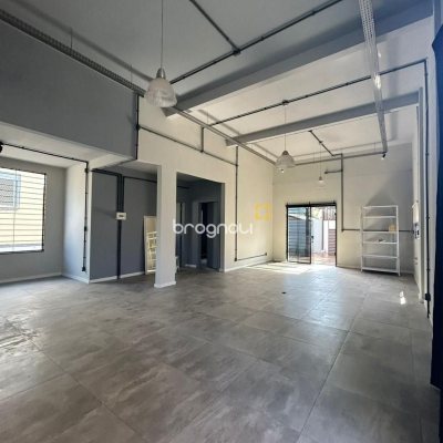 Casa com 110m², 2 quartos (sendo 1 suíte), 4 garagens, no bairro Rio Tavares em Florianópolis