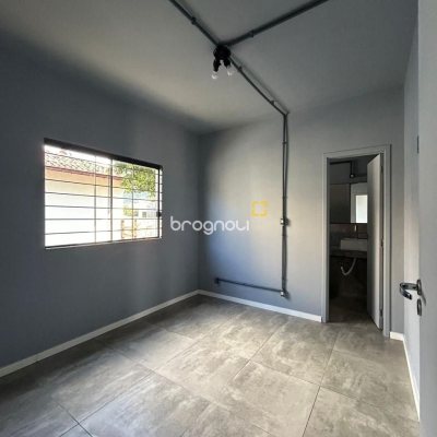 Casa com 110m², 2 quartos (sendo 1 suíte), 4 garagens, no bairro Rio Tavares em Florianópolis