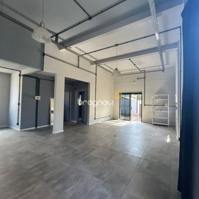 Casa com 110m², 2 quartos (sendo 1 suíte), 4 garagens, no bairro Rio Tavares em Florianópolis