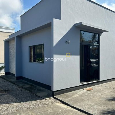 Casa com 110m², 2 quartos (sendo 1 suíte), 4 garagens, no bairro Rio Tavares em Florianópolis