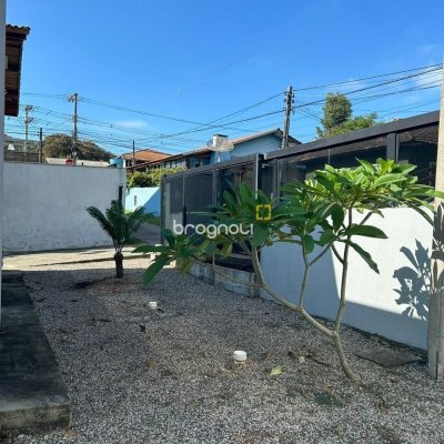 Casa com 110m², 2 quartos (sendo 1 suíte), 4 garagens, no bairro Rio Tavares em Florianópolis