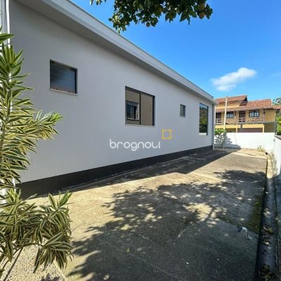Casa com 110m², 2 quartos (sendo 1 suíte), 4 garagens, no bairro Rio Tavares em Florianópolis