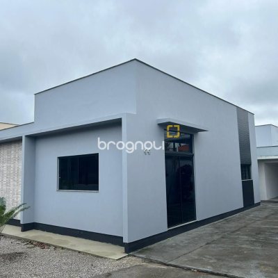 Casa com 110m², 2 quartos (sendo 1 suíte), 4 garagens, no bairro Rio Tavares em Florianópolis