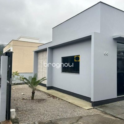 Casa com 110m², 2 quartos (sendo 1 suíte), 4 garagens, no bairro Rio Tavares em Florianópolis