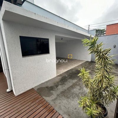 Casa com 110m², 2 quartos (sendo 1 suíte), 4 garagens, no bairro Rio Tavares em Florianópolis