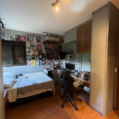 Casa com 250m², 3 quartos (sendo 2 suítes), 2 garagens, no bairro Açores em Florianópolis