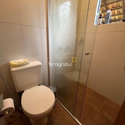 Casa com 250m², 3 quartos (sendo 2 suítes), 2 garagens, no bairro Açores em Florianópolis