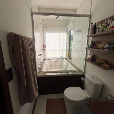 Casa com 250m², 3 quartos (sendo 2 suítes), 2 garagens, no bairro Açores em Florianópolis