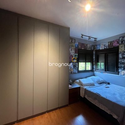 Casa com 250m², 3 quartos (sendo 2 suítes), 2 garagens, no bairro Açores em Florianópolis