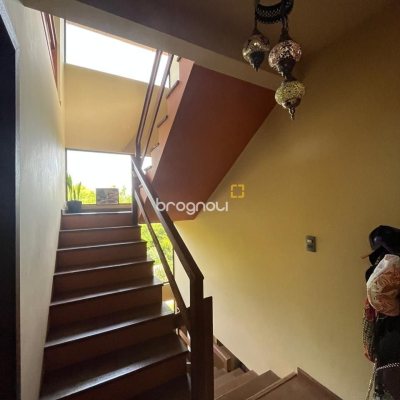 Casa com 250m², 3 quartos (sendo 2 suítes), 2 garagens, no bairro Açores em Florianópolis