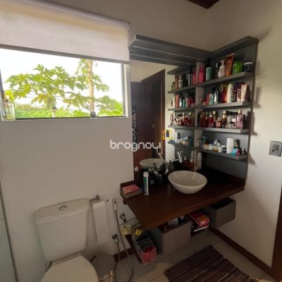 Casa com 250m², 3 quartos (sendo 2 suítes), 2 garagens, no bairro Açores em Florianópolis