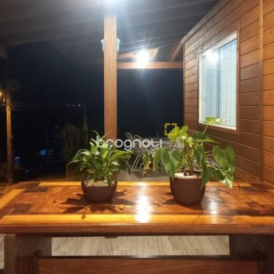 Casa com 60m², 2 quartos, 1 garagem, no bairro Pântano do Sul em Florianópolis