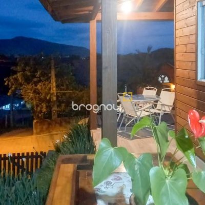 Casa com 60m², 2 quartos, 1 garagem, no bairro Pântano do Sul em Florianópolis