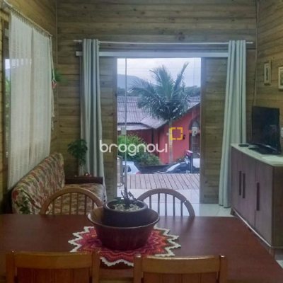 Casa com 60m², 2 quartos, 1 garagem, no bairro Pântano do Sul em Florianópolis