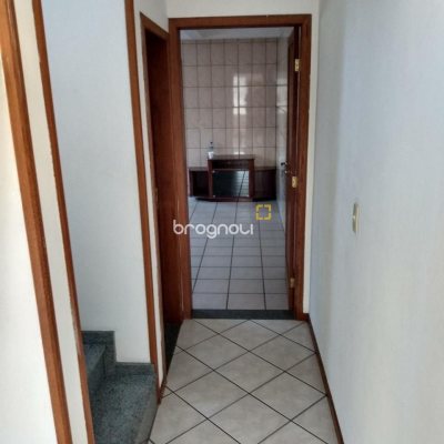 Casa com 253m², 3 quartos (sendo 1 suíte), 3 garagens, no bairro Trindade em Florianópolis