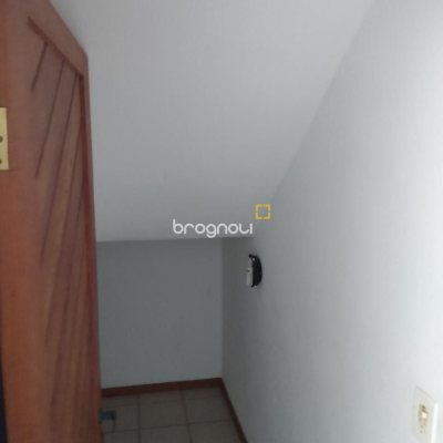 Casa com 253m², 3 quartos (sendo 1 suíte), 3 garagens, no bairro Trindade em Florianópolis