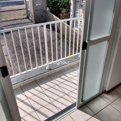Casa com 253m², 3 quartos (sendo 1 suíte), 3 garagens, no bairro Trindade em Florianópolis