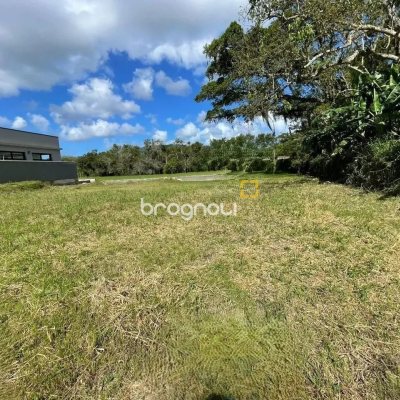Terreno com 453m², no bairro Ratones em Florianópolis