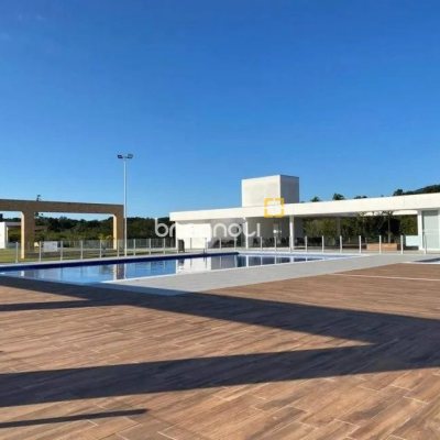 Terreno com 453m², no bairro Ratones em Florianópolis