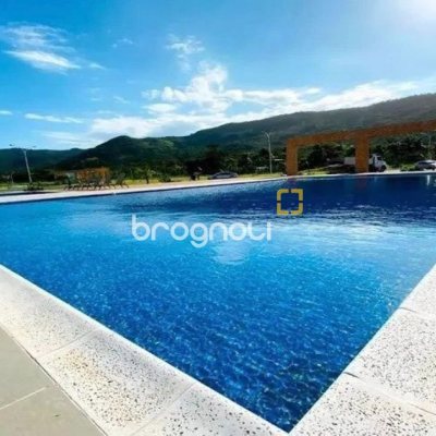 Terreno com 453m², no bairro Ratones em Florianópolis