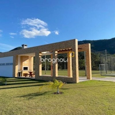 Terreno com 453m², no bairro Ratones em Florianópolis