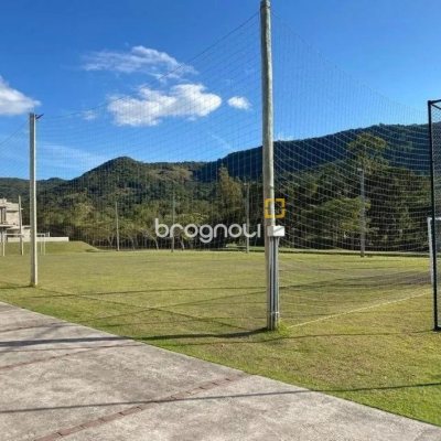 Terreno com 453m², no bairro Ratones em Florianópolis