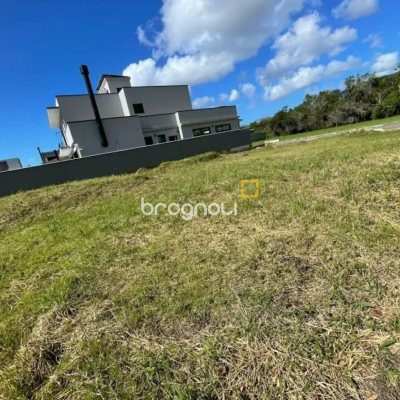 Terreno com 453m², no bairro Ratones em Florianópolis