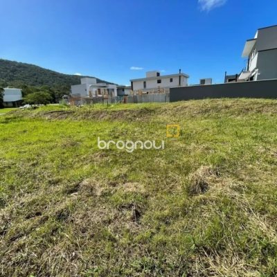 Terreno com 453m², no bairro Ratones em Florianópolis