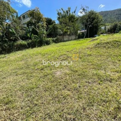 Terreno com 453m², no bairro Ratones em Florianópolis
