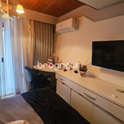 Casa com 350m², 4 quartos (sendo 3 suítes), 2 garagens, no bairro Centro em Florianópolis