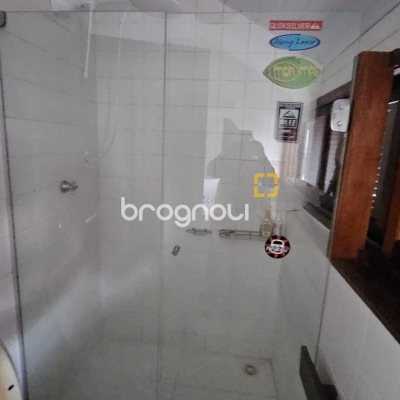Casa com 350m², 4 quartos (sendo 3 suítes), 2 garagens, no bairro Centro em Florianópolis