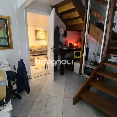 Casa com 350m², 4 quartos (sendo 3 suítes), 2 garagens, no bairro Centro em Florianópolis