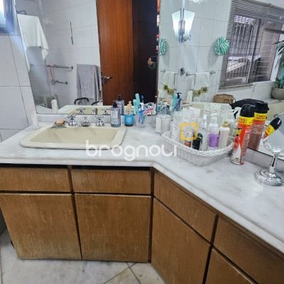Casa com 350m², 4 quartos (sendo 3 suítes), 2 garagens, no bairro Centro em Florianópolis