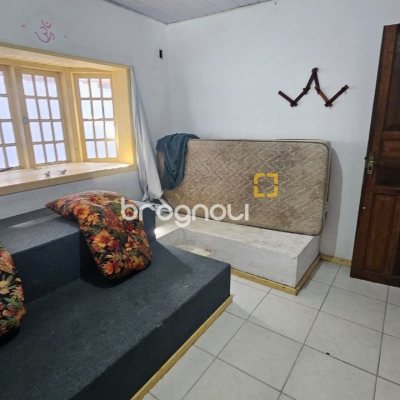 Casa com 315m², 4 quartos (sendo 2 suítes), 2 garagens, no bairro Cachoeira do Bom Jesus em Florianópolis