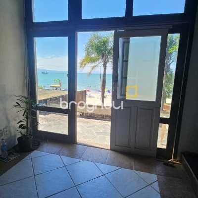 Casa com 315m², 4 quartos (sendo 2 suítes), 2 garagens, no bairro Cachoeira do Bom Jesus em Florianópolis