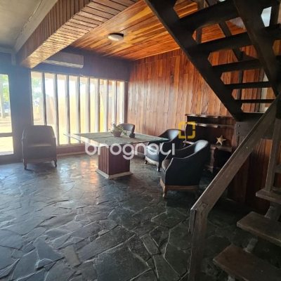 Casa com 315m², 4 quartos (sendo 2 suítes), 2 garagens, no bairro Cachoeira do Bom Jesus em Florianópolis