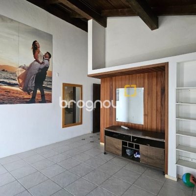 Casa com 315m², 4 quartos (sendo 2 suítes), 2 garagens, no bairro Cachoeira do Bom Jesus em Florianópolis