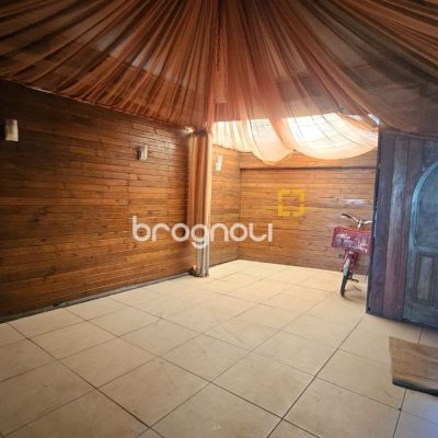 Casa com 315m², 4 quartos (sendo 2 suítes), 2 garagens, no bairro Cachoeira do Bom Jesus em Florianópolis